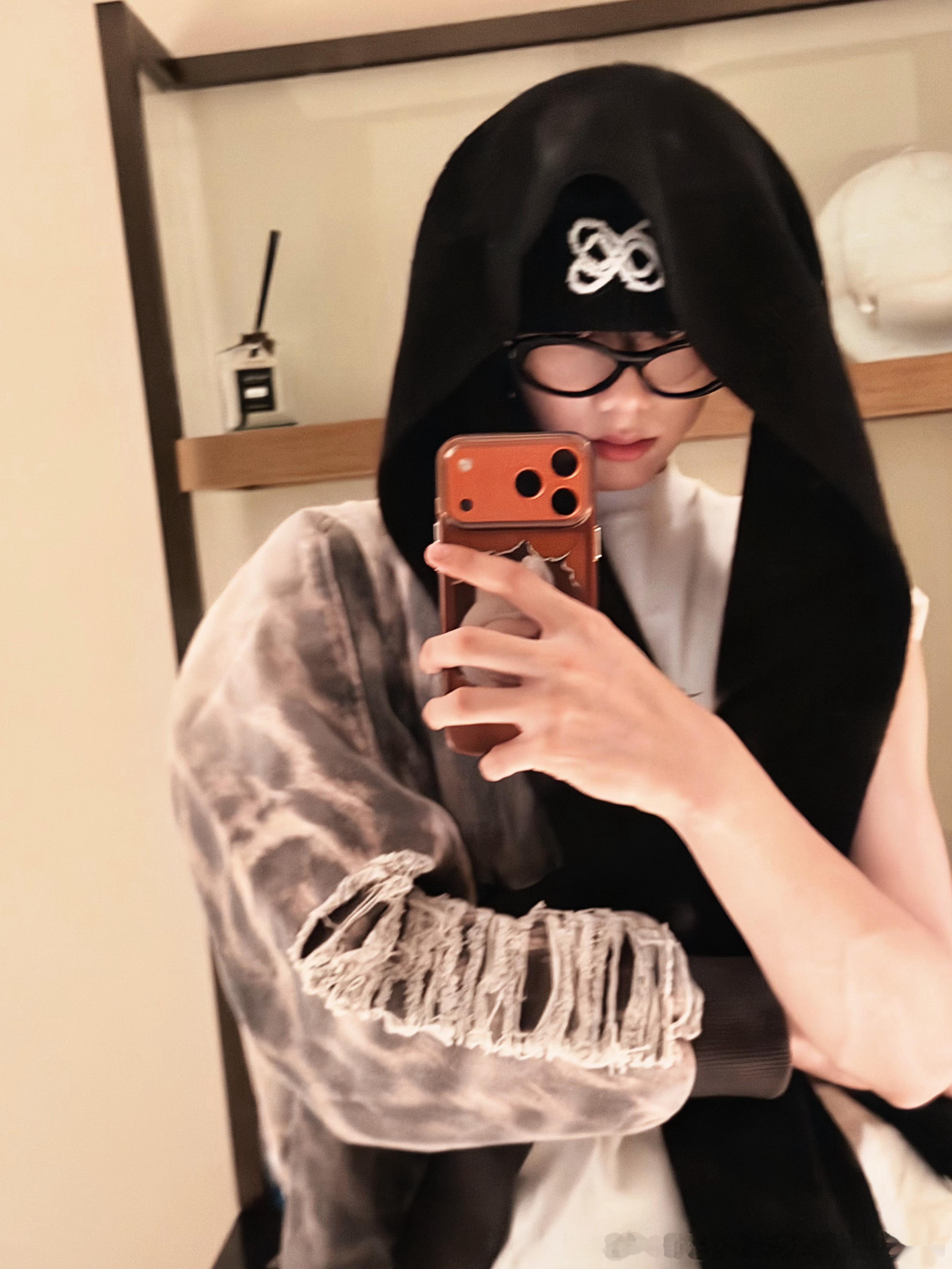 陈奕恒第一个售罄 陈奕恒四代第一个售罄 实力太强了 一直在吸粉 