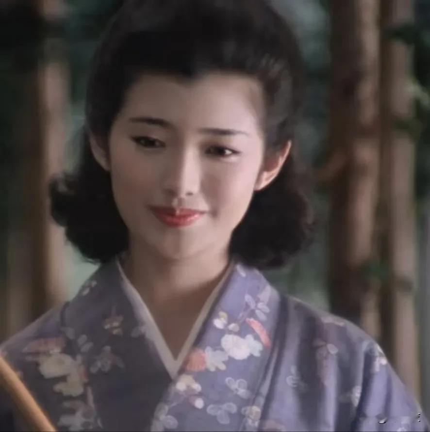 幸福这种东西只有本人知道，但就外人来说，觉得山口百惠隐退太早，她最后的打歌估计要