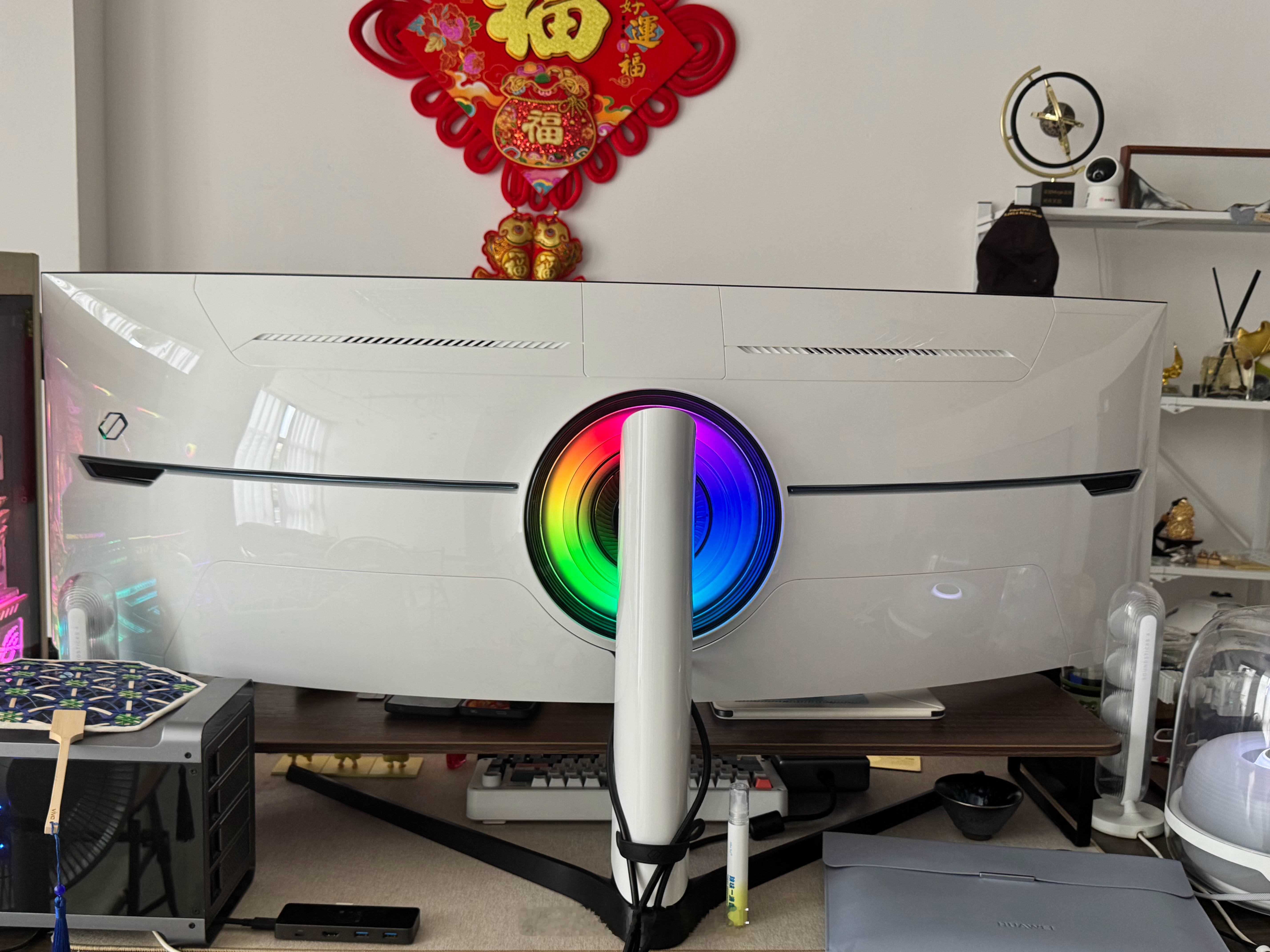 这大显示器真好，用来办公玩游戏爽歪歪[doge][doge][doge] ​​​