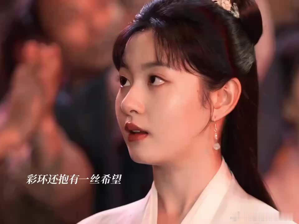 凡人修仙传墨莉花 家人们，墨彩环看着韩立和别的女修士讨论功法，悄悄躲在树后的样子