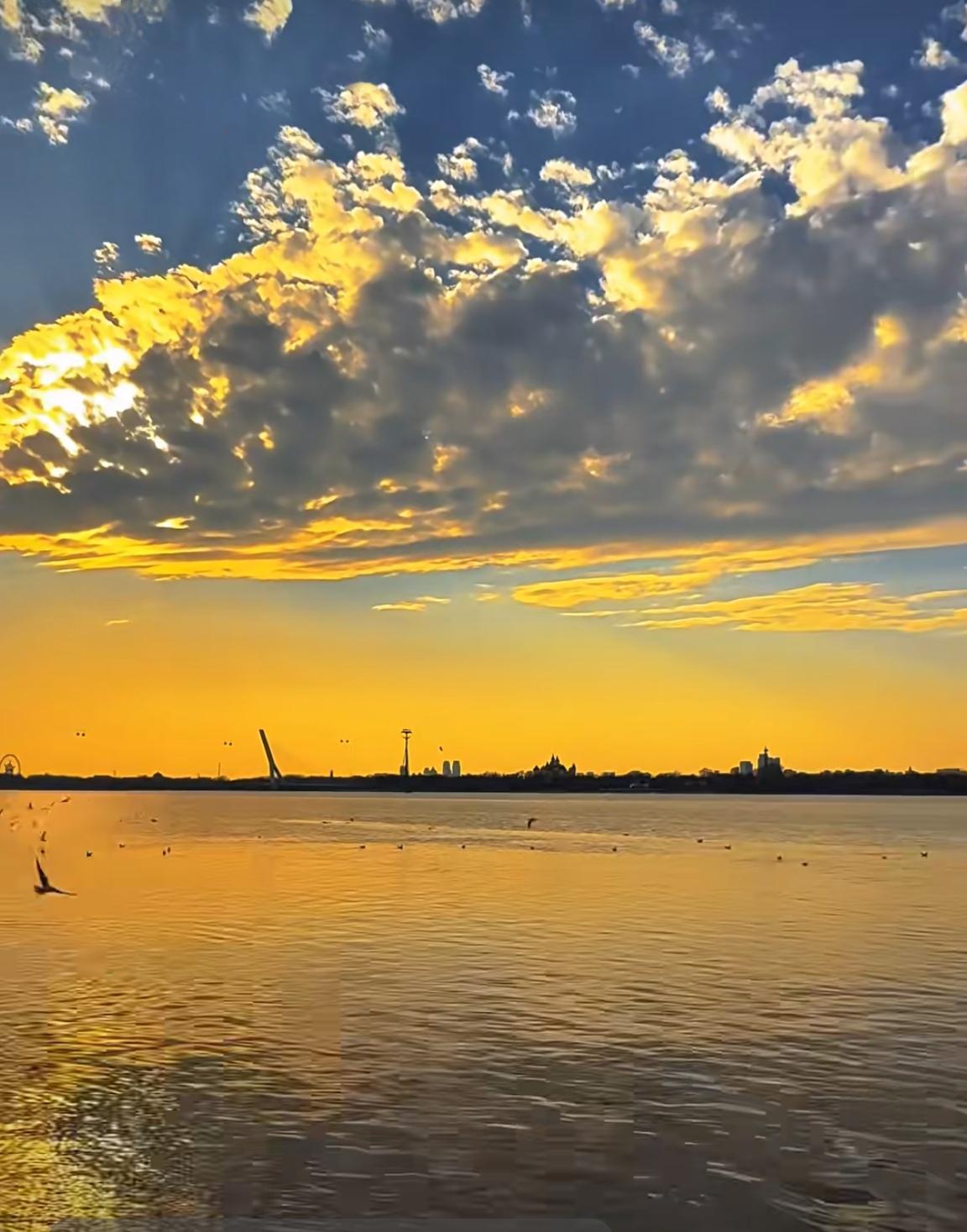 该不该接受生活中的不完美?生活本就没有绝对圆满，接受不完美，才是与自己和解。那些