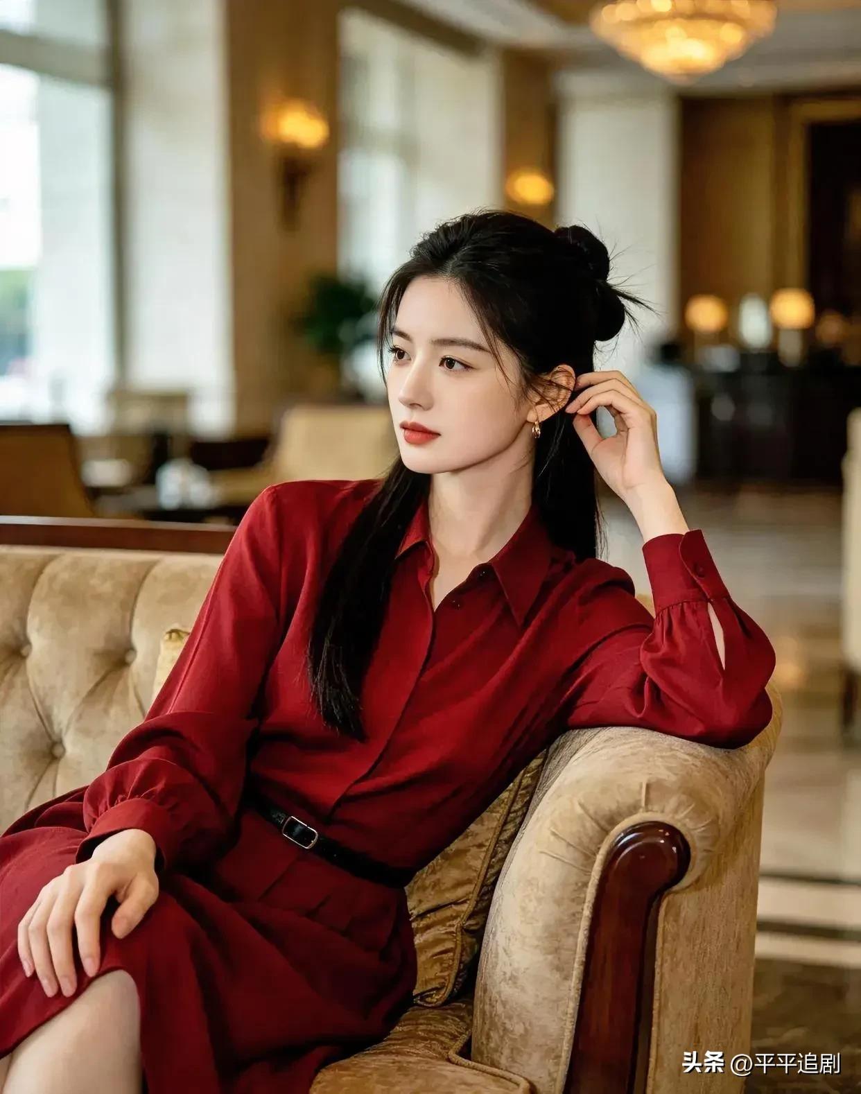 一抹酒红，衬出沉静从容的气韵✨
红裙花海写真 酒红时尚大片