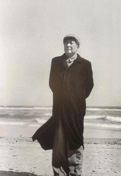 千万不能打美国！听听毛主席是怎么说的！

毛主席说：原子弹是用来吓唬人的，手榴弹