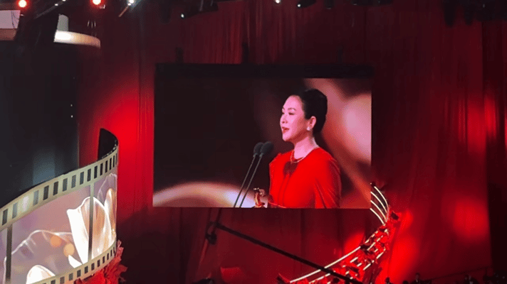 章子怡年度剧情电影女演员央妈对章子怡全肯定从形象大使到年度剧情电影女演员，章子怡