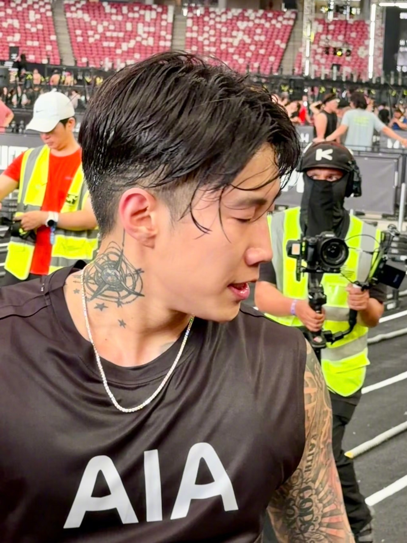 朴宰范肌肉线条 嘶哈嘶哈！谁还没被朴宰范的肌肉线条帅到！巡演间隙还参加新加坡跑步