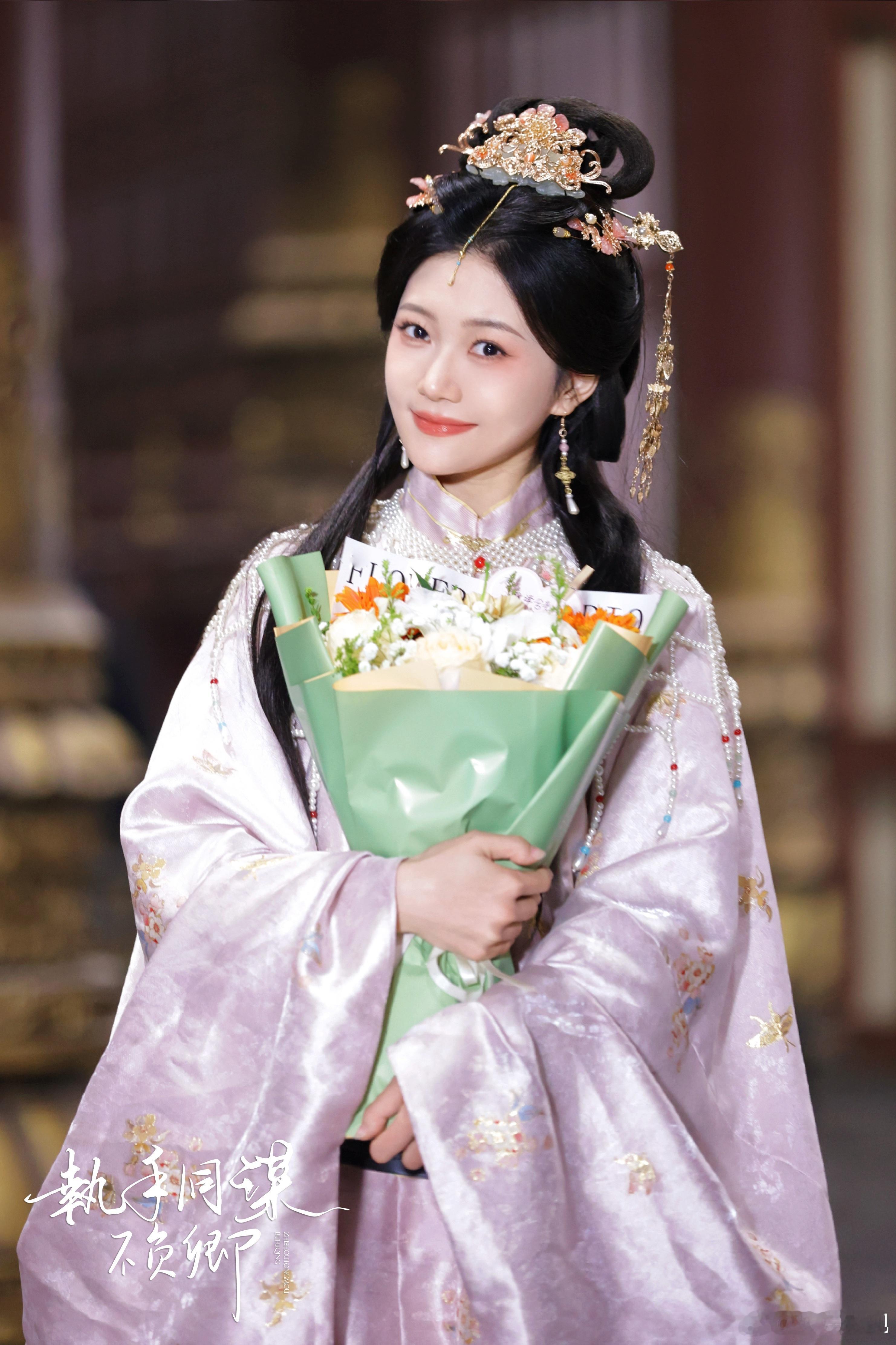 思君成疾，画地为牢。欢娱影视演员出演的新剧《执手同谋不负卿 》今日官宣杀青，敬请