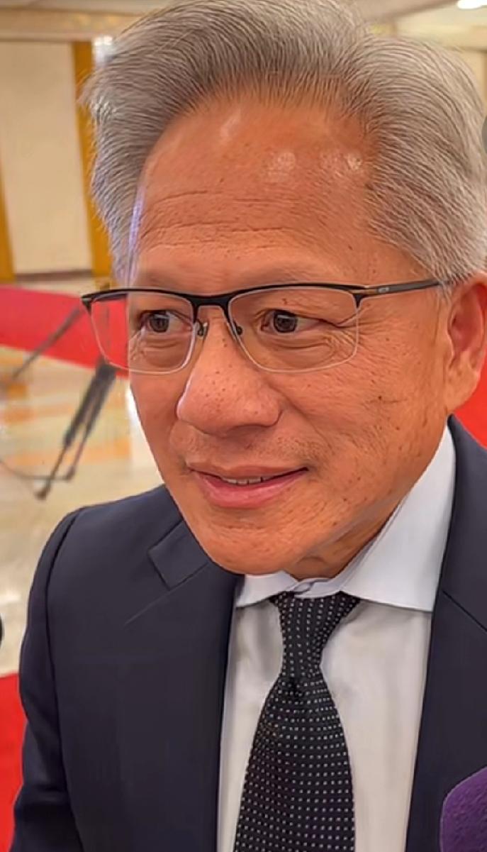 记者:你会把芯片卖给华为吗？
黄仁勋:这是一个奇怪的问题。