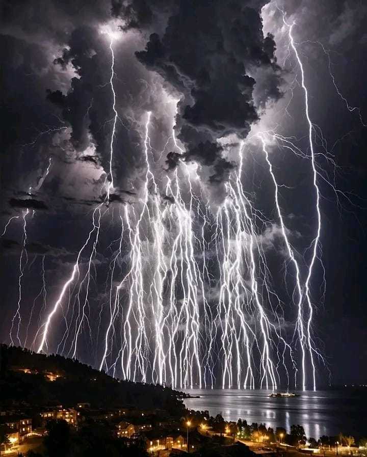 天雷滚滚我好害怕 ​​​