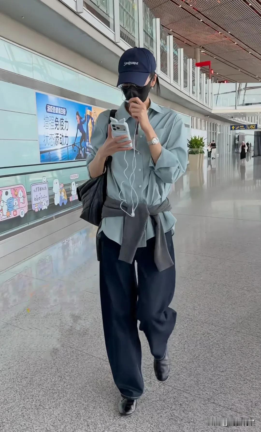 刘雯就是传说中的“美强惨”吧，谈个恋爱，居然被cp粉骂上了热搜。[捂脸]
井柏然