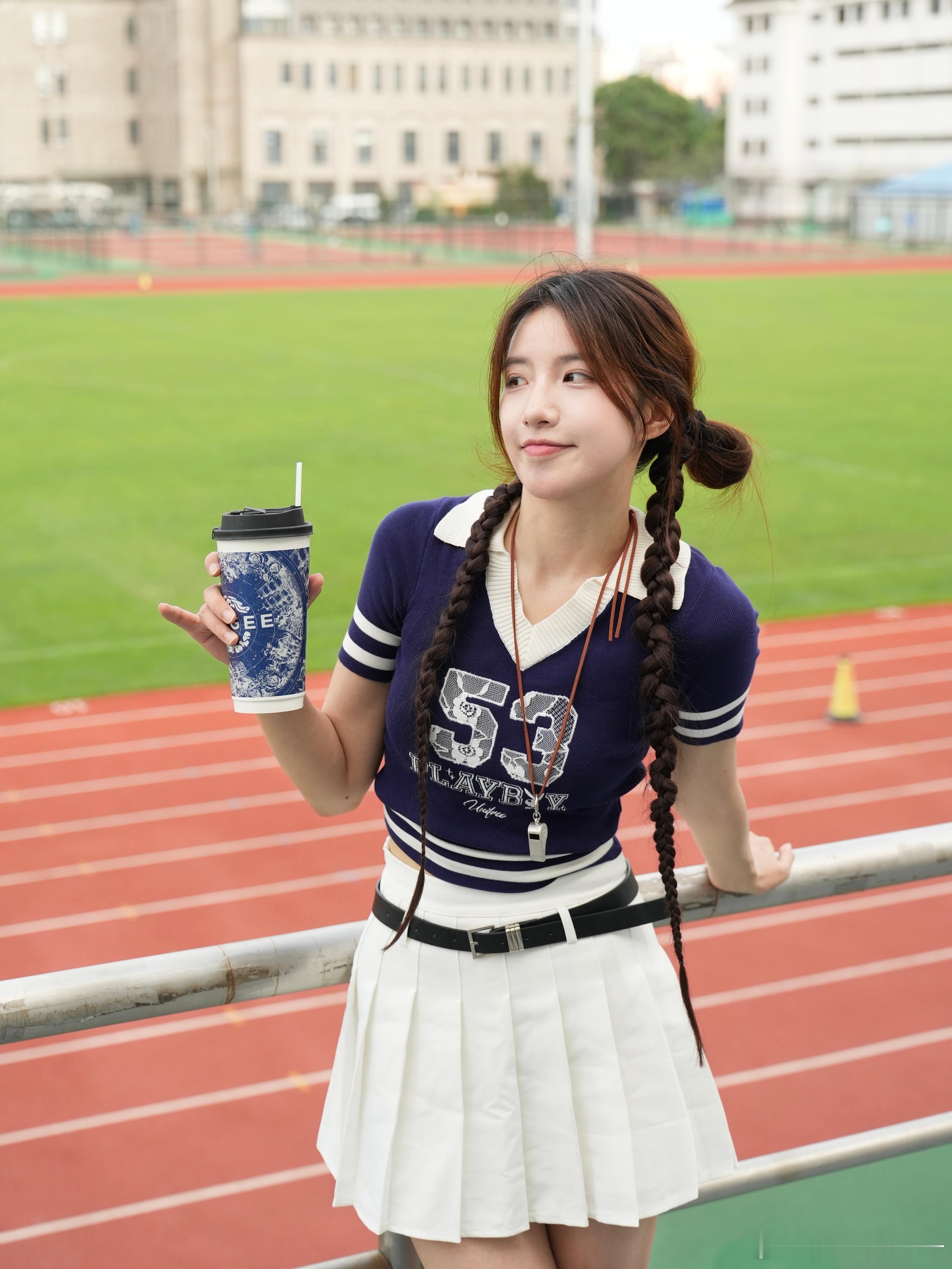 假装是热爱运动的小女孩一枚[挤眼]  ​​​