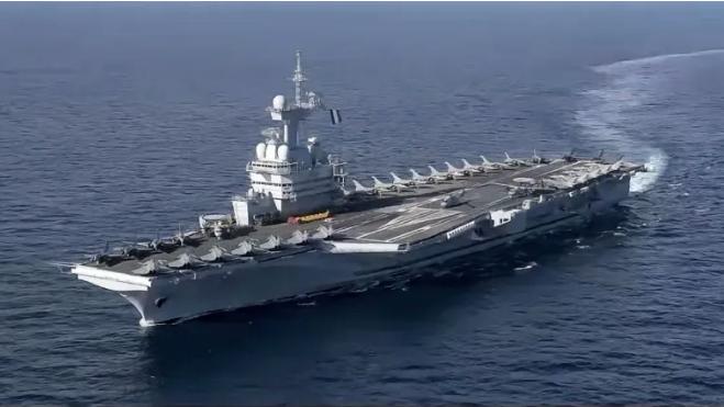 闹了大笑话了，法军高层现在估计肺都要气炸了！
近日，堂堂“戴高乐”号航母去中东执