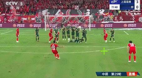 又来一个世界波！上港踢疯了，3比0浙江队。
上港踢疯了，又来一个世界波！比赛才踢