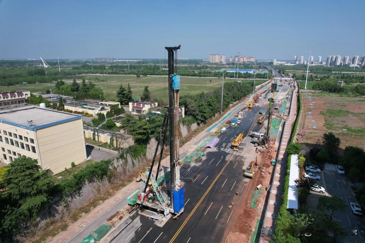  宿迁市区宿迁大道快速化改造工程项目最新进度…
截至目前，已完成围挡设置1900