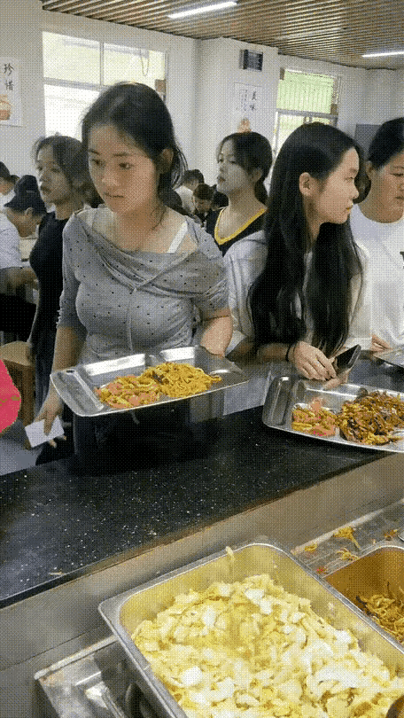 进过工厂打过螺丝，也是一种人生的历练，进过工厂不一定会后悔，但是不进工厂一定会后