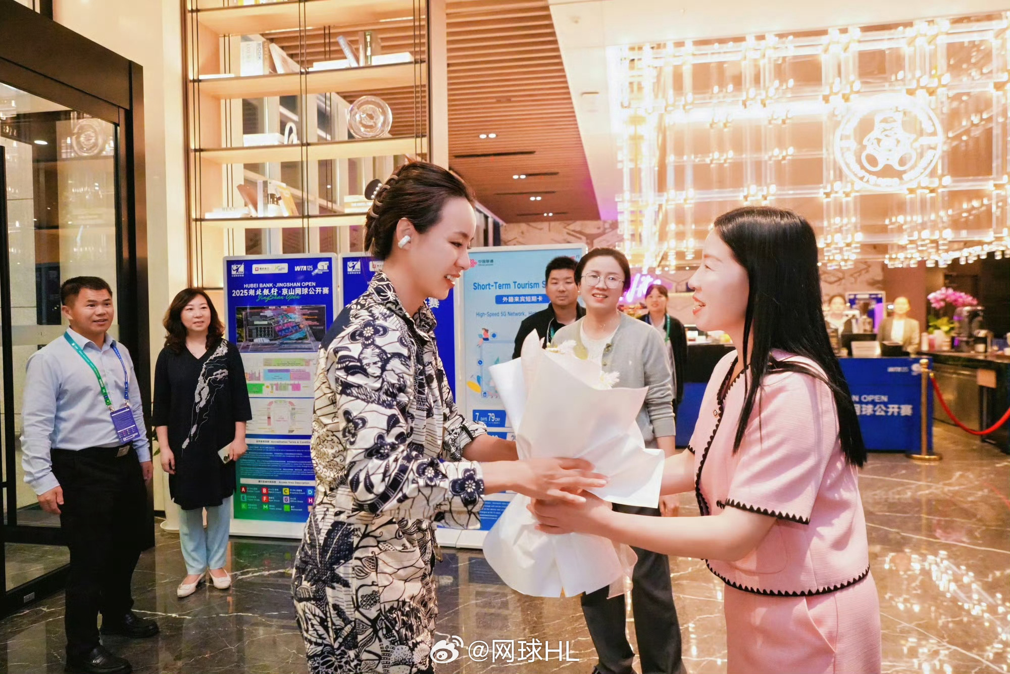 🇨🇳王蔷抵达京山！参加125K比赛网球talking大会热点现场 ​​​