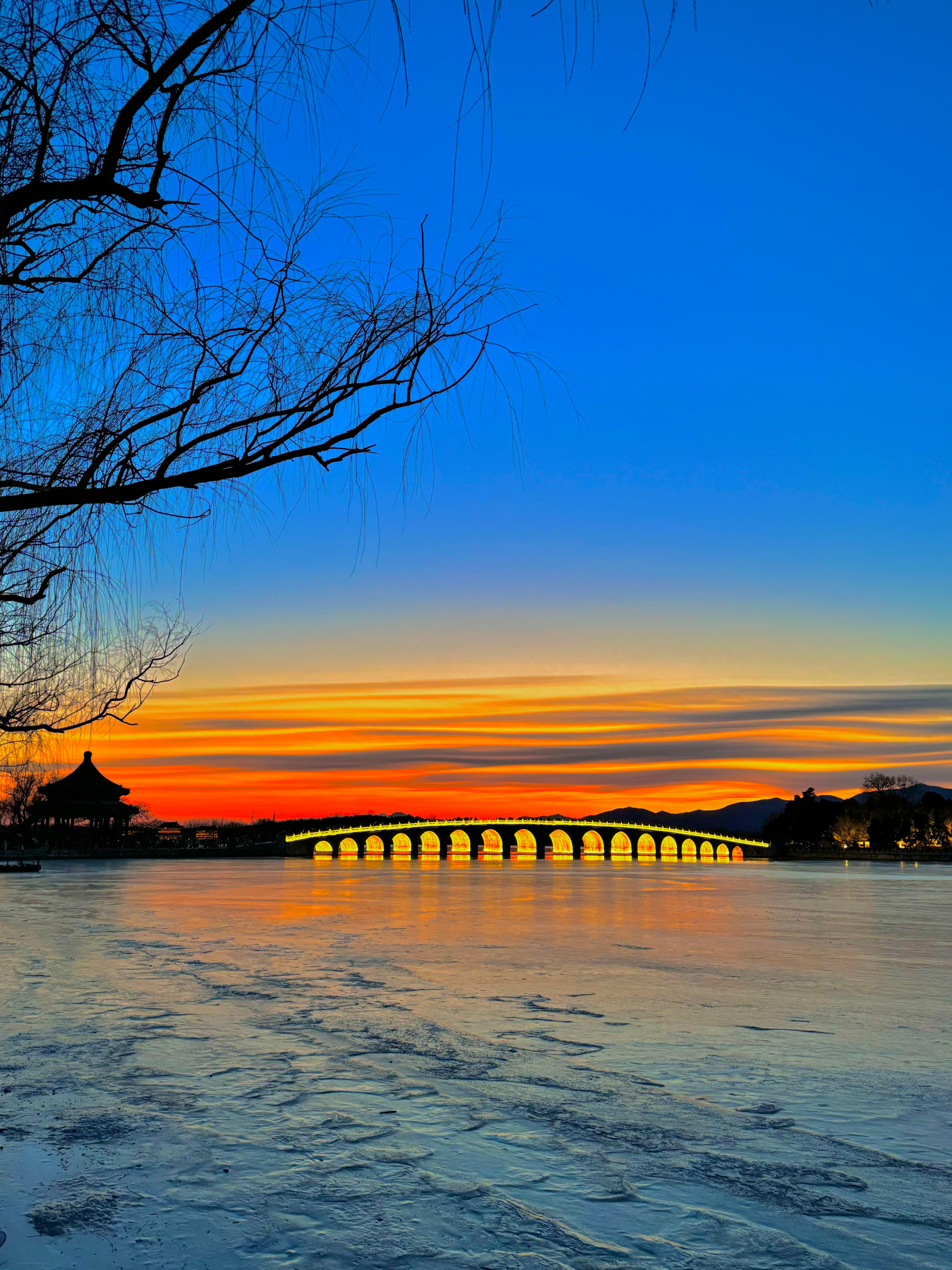 颐和园落日蓝调与七彩祥云颐和园落日蓝调与七彩祥云 
