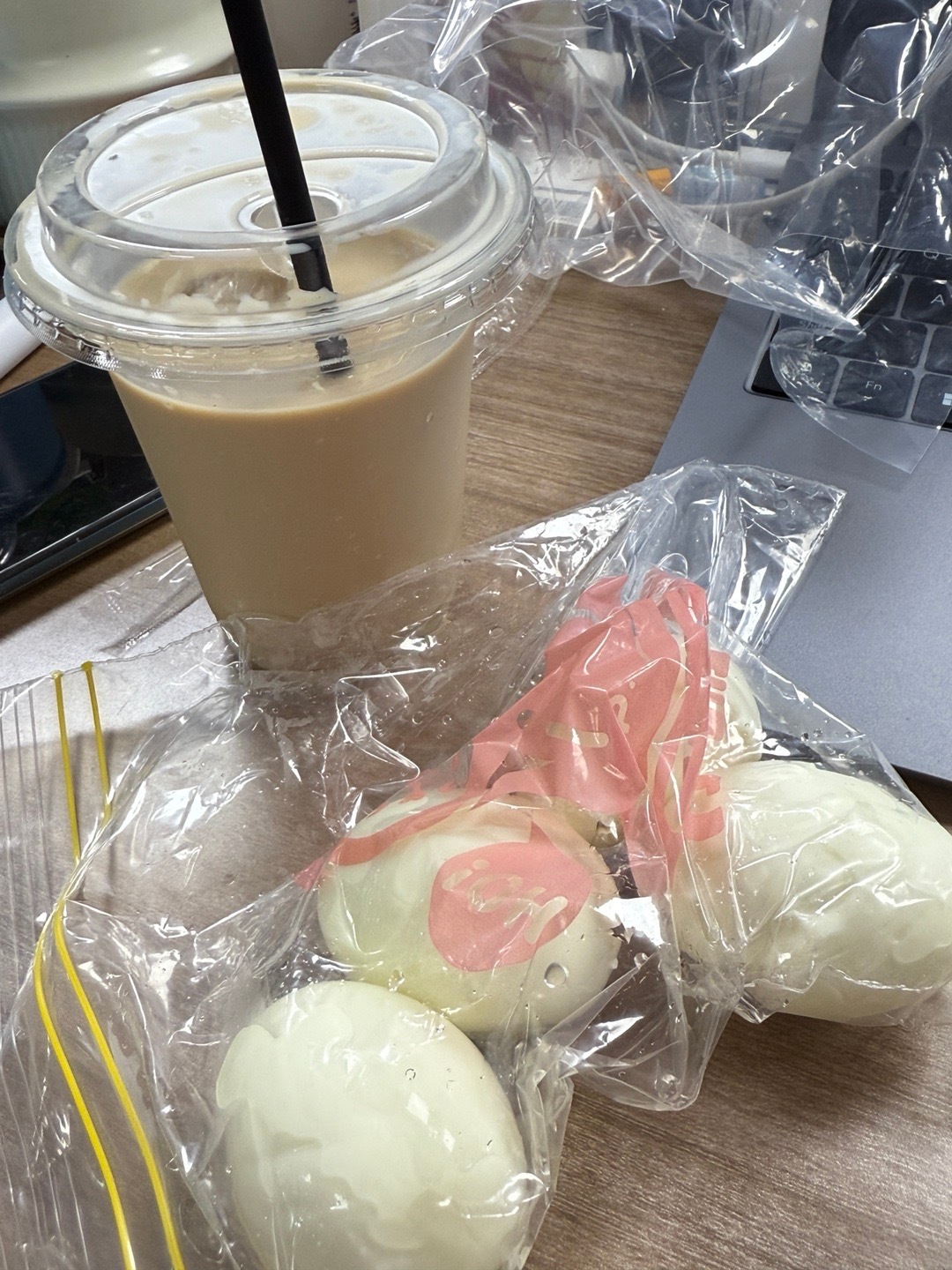 小赵哥每早的咖啡和剥好的鸡蛋🥚那这可以称他为贤夫良父了 ​​​