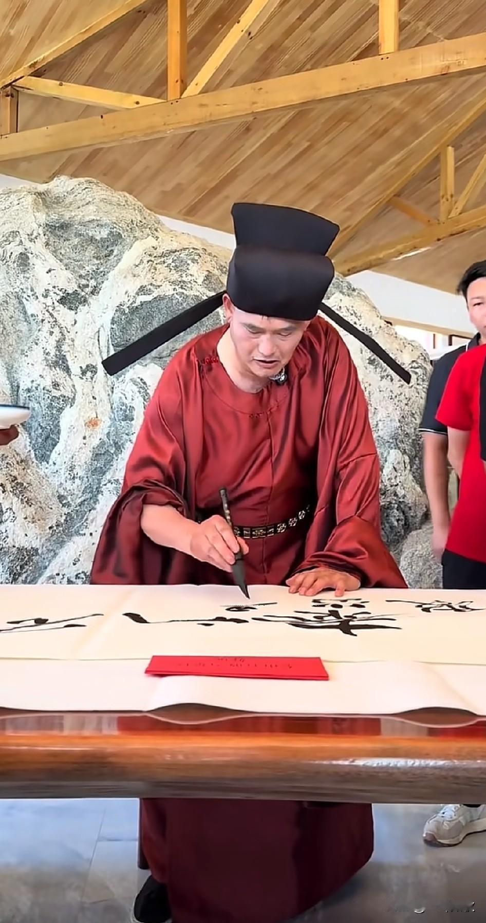 第一眼以为高太尉，仔细一看朱之文。演啥像啥。
