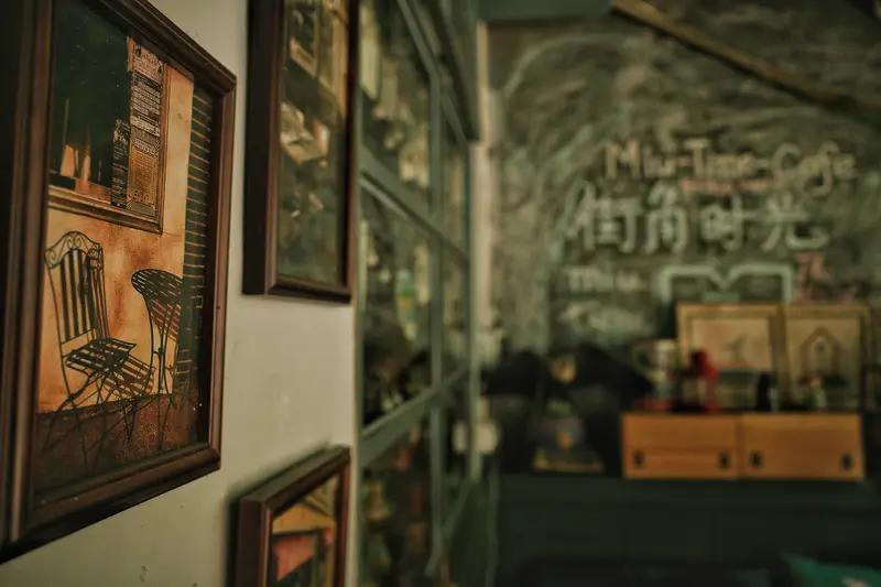 时光飞逝，就像一场不停歇的马拉松，它带走了很多，也留下了不少。
它带走了青春的懵