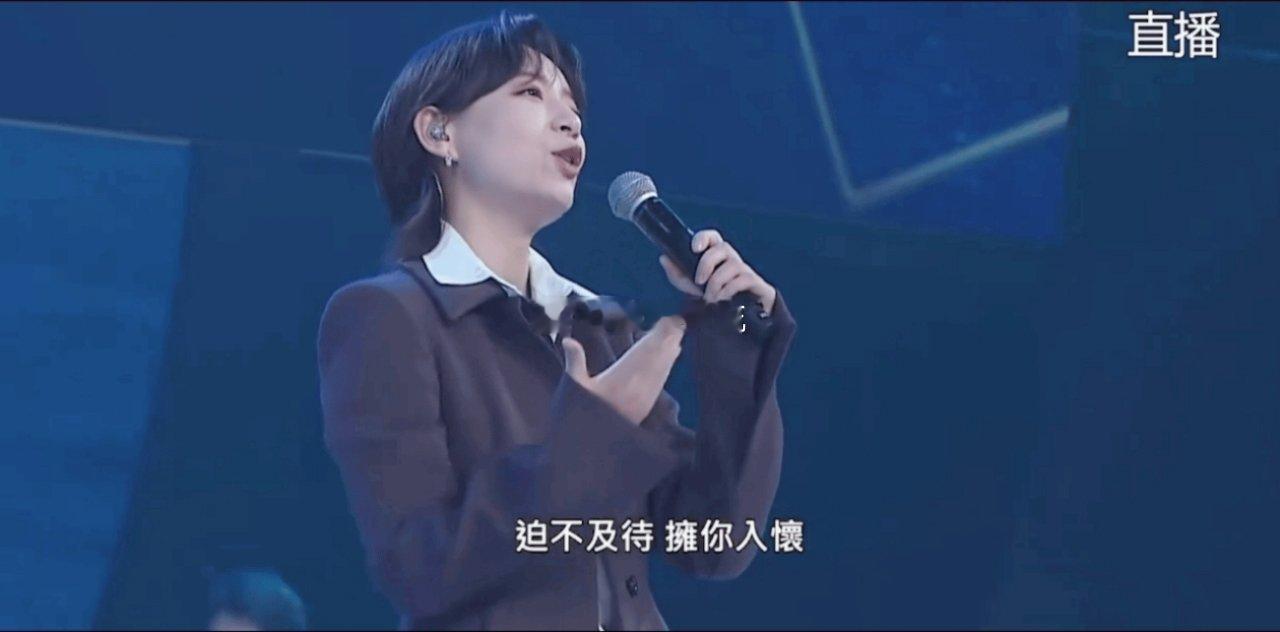 李斯丹妮扛住了港媒的镜头李斯丹妮这波香港之行也太圈好感了！港媒镜头下依旧落落大方