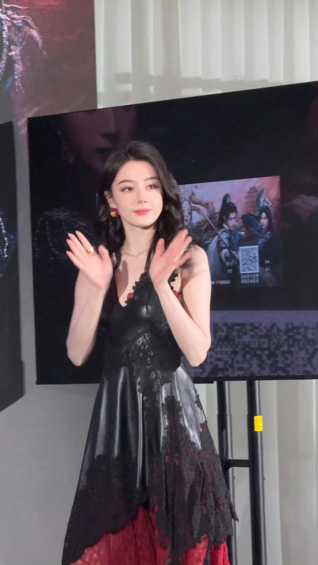 迪丽热巴呼吁多点剧宣话题迪丽热巴呼吁白日提灯话题多一点白日提灯追剧团热巴今天状态