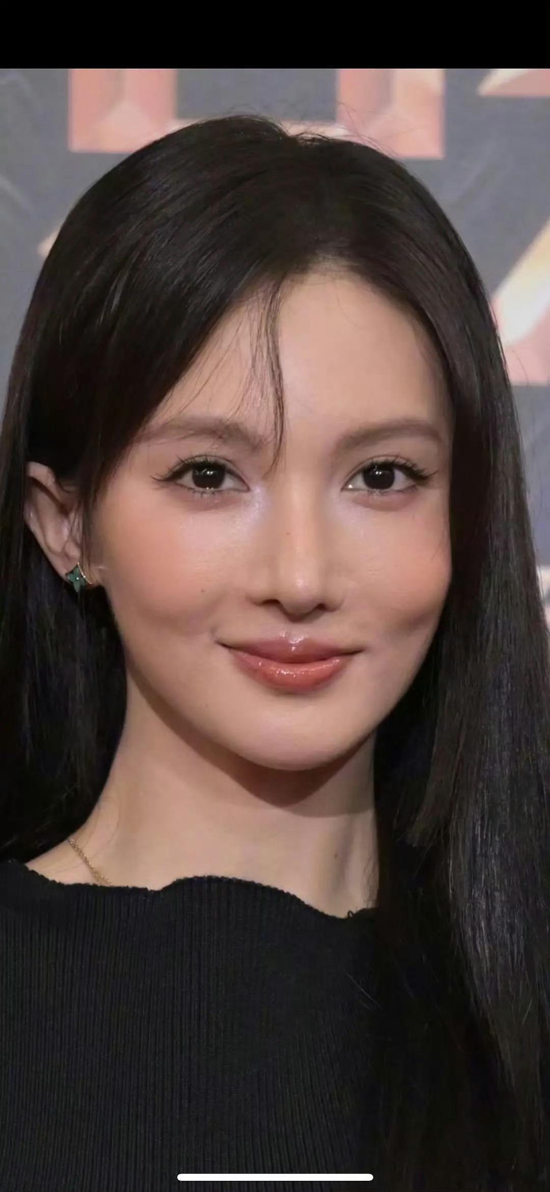 金晨的鼻子一天一个样，你感受到和之前的变化了吗 ​​​