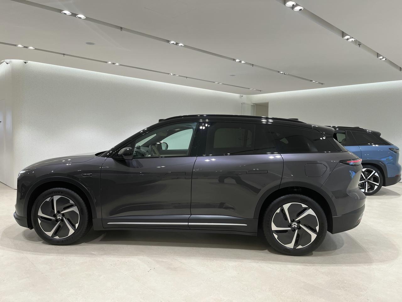 特斯拉率先推出7年低息卖车政策后，不少国产新能源车品牌也跟进，包括但不限于蔚来汽