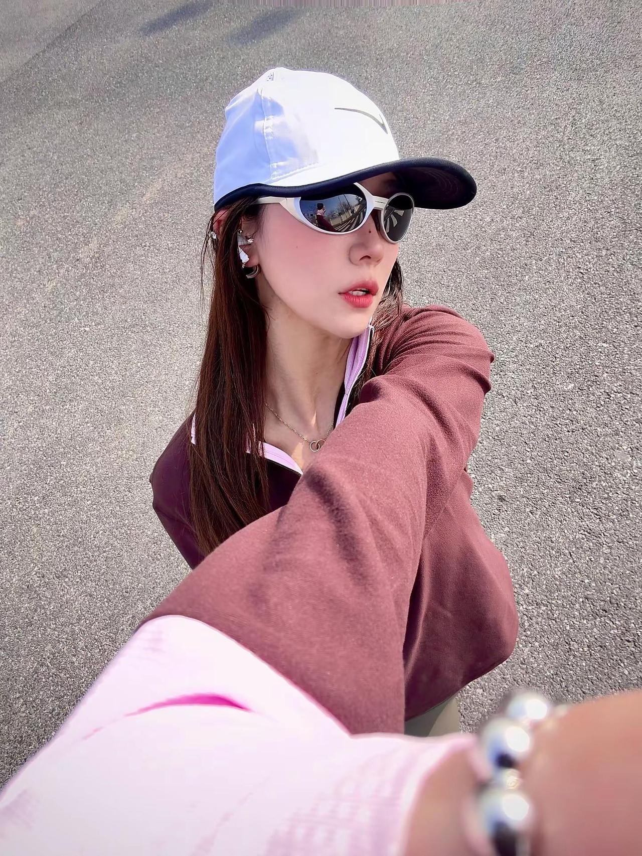 降心率🙌🏻10K晨跑🏃‍♀️‍➡️ 偶尔娘炮 长期雄鹰春训日常跑步运动穿搭