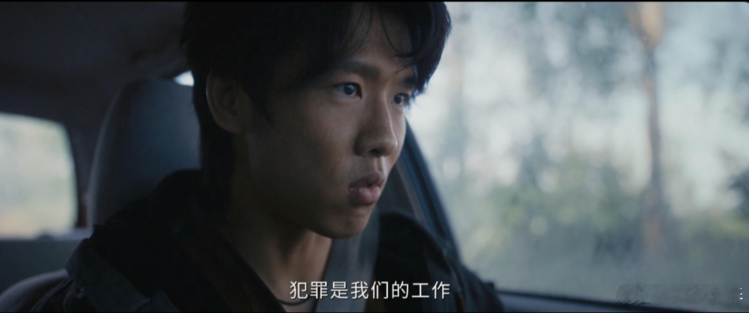 低智商犯罪 搞笑低智商犯罪 从第一集开始就被搞笑包围，剧情每一处都有惊喜，冷不丁