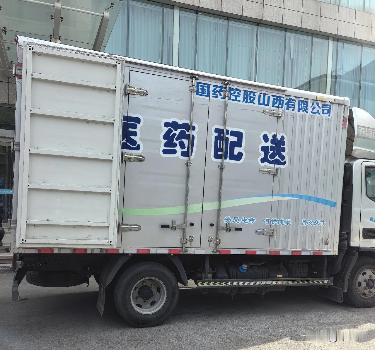 指望养儿防老，
简直是个笑话。
今天老妈住院了，
我上班请不了假，
我给儿子打电