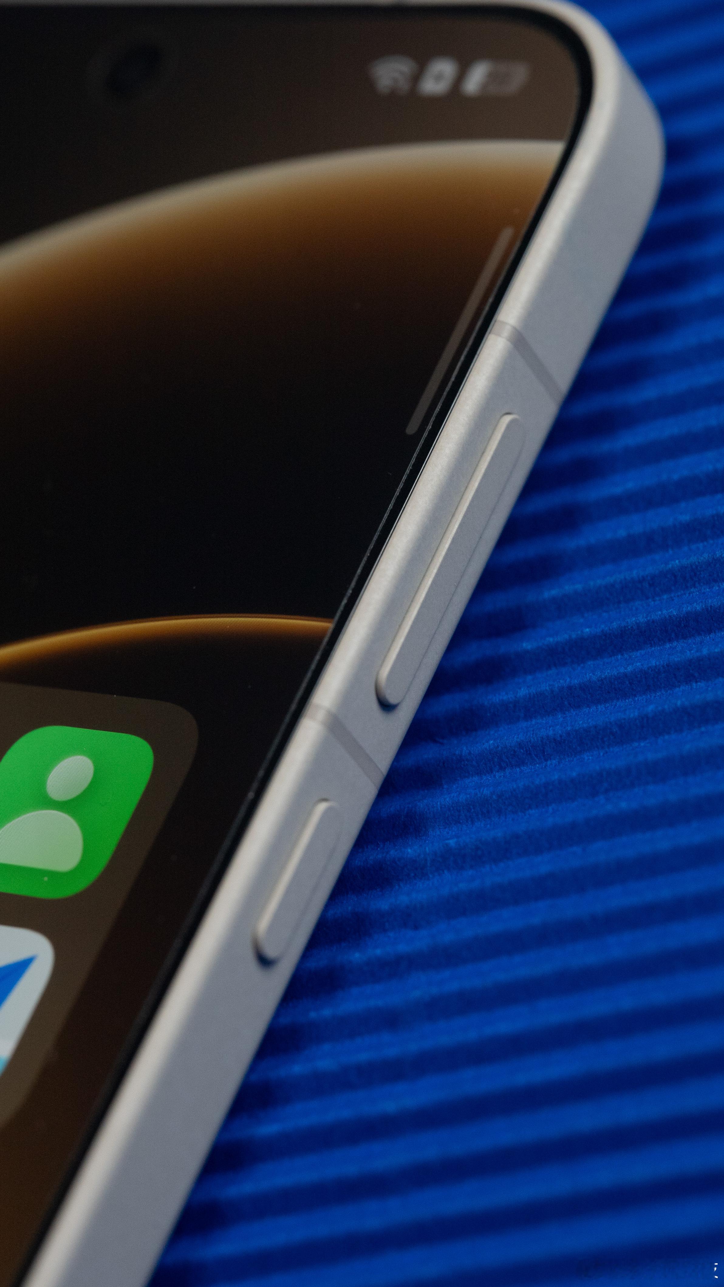 现在行业集体涨价之后，是不是觉得一加15挺香的？我是觉得挺好，现在入手很值。续航