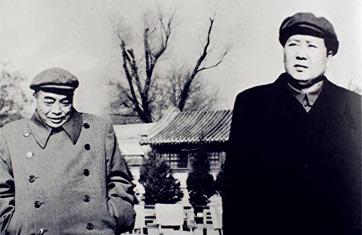 彭德怀曾疑惑地问毛泽东：没有正式军校学习，您为何指挥战争时用兵如此高明？
194