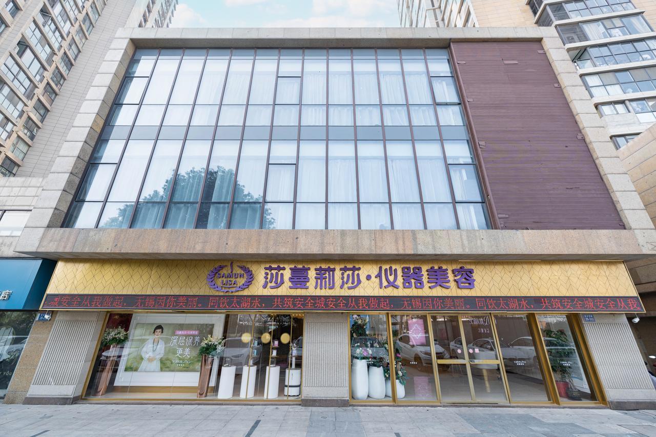 莎蔓莉莎用二十余载时光，在美业赛道上书写了一段专业与责任并行的传奇。作为中国美容