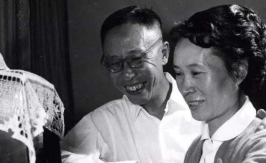 1959年底，溥仪获得特赦。上级问他，从监狱出去后想从事什么工作。他的回答是，想