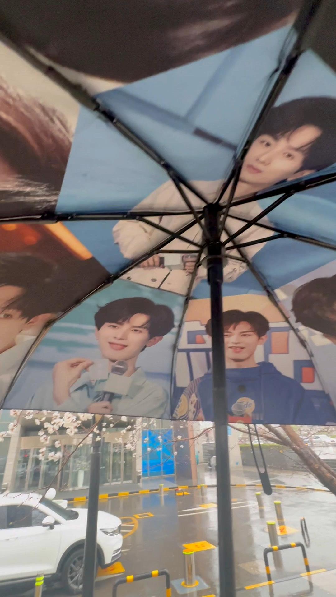 好大的雨☔️☔️☔️ 话说，这☂️用了三年了 ​​​