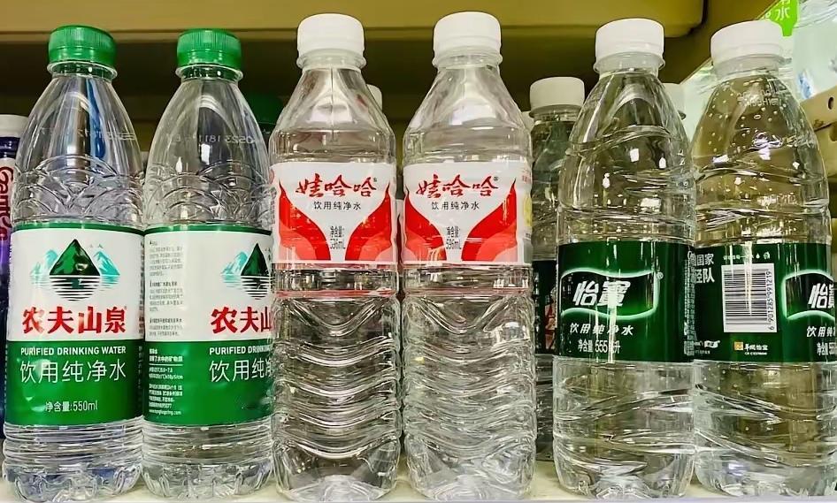 哇哈哈又开始新一轮折腾
娃哈哈继承危机 
哇哈哈的业绩不佳，只会头疼医头脚疼医脚