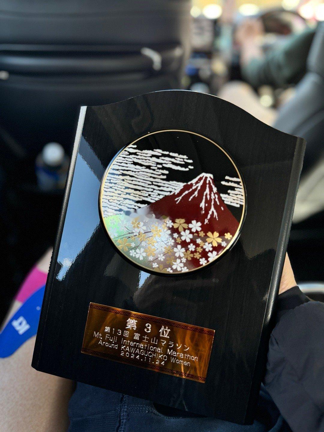 赶飞机赶出的富士山马拉松17公里冠军🏆因为要赶飞机，12点前必须出发所以在跑的