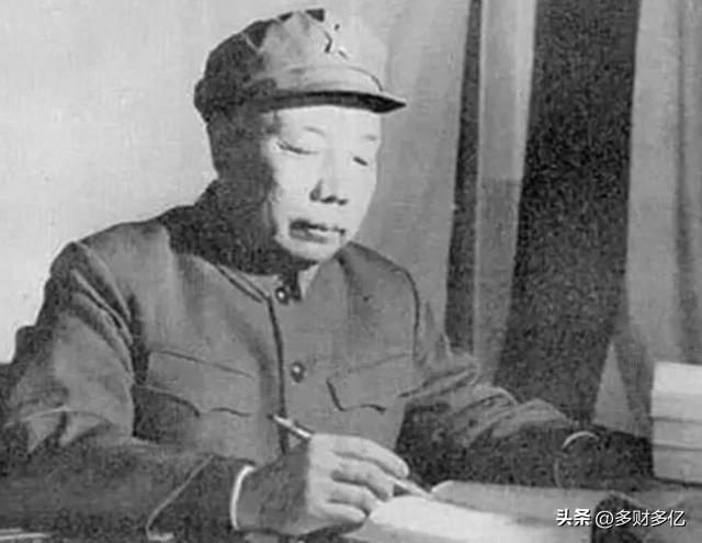 1985年萧华病重，放着5个子女不见，非要紧急召见大女婿？真相让人肃然起敬
 