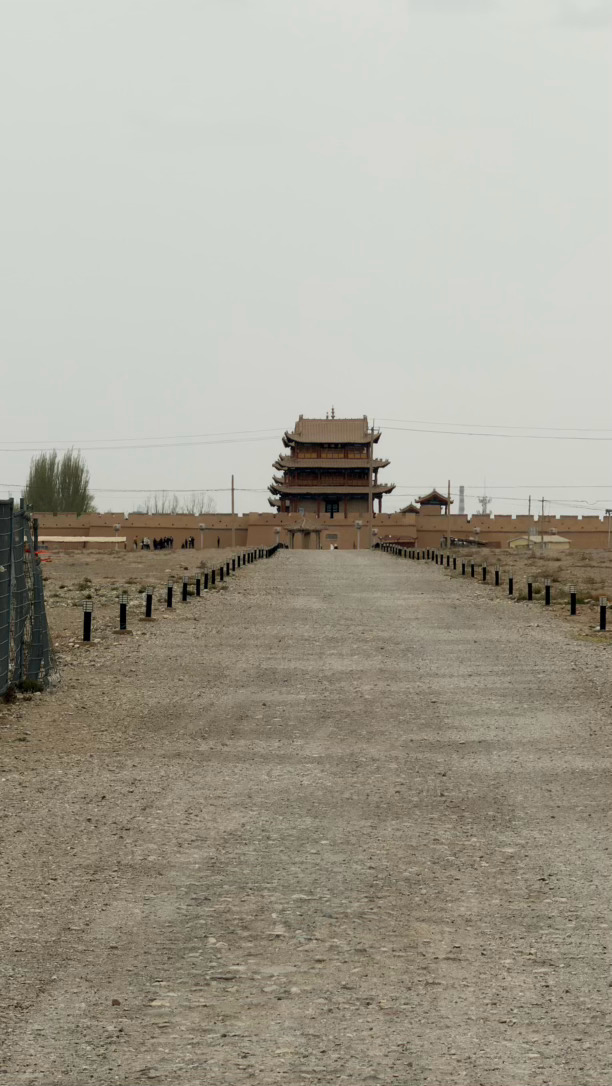 昨天到兰州，然后干了 1000 公里到嘉峪关真爽一路猛开！燃油车！！！！ 