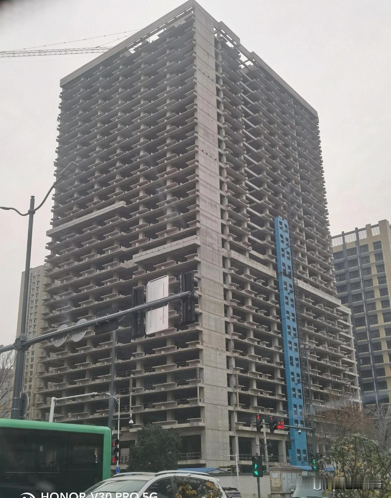 楼挺高，就是这样的设计，感觉有点什么，说不上来