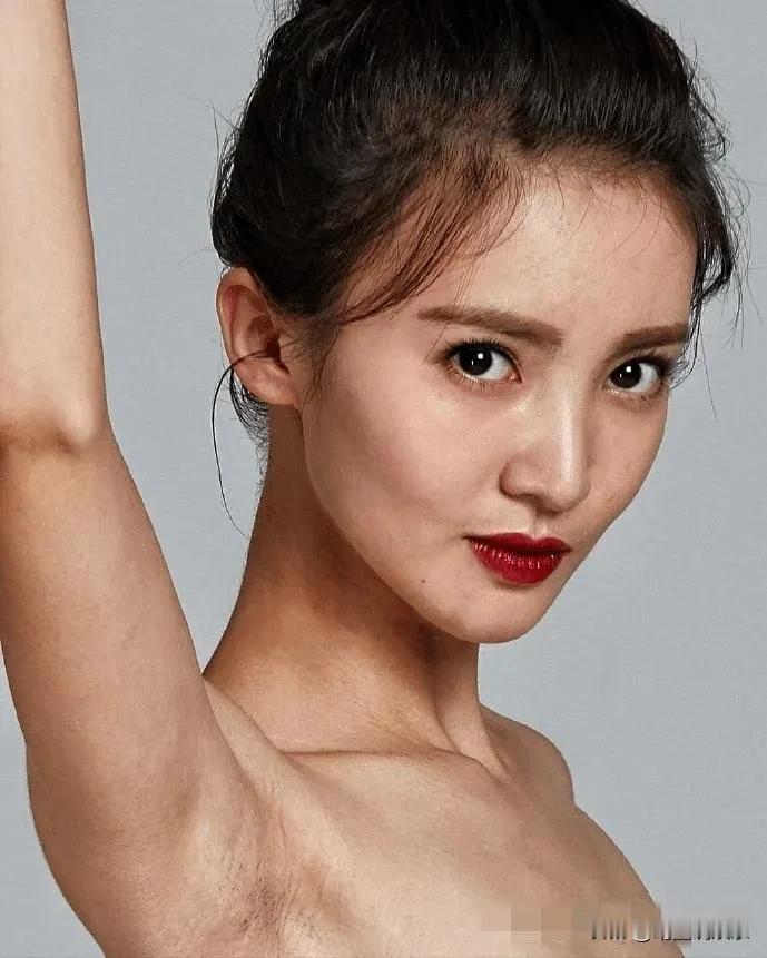 还原顶流女星美貌的时候到了，
金晨、迪丽热巴、赵丽颖等女星褪去美颜滤镜，谁还是你