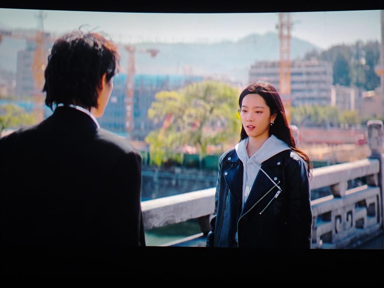 两个人一旦错过了 “再见”容易   “再见”很难