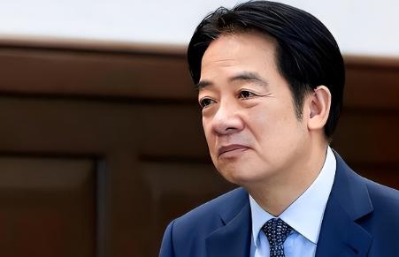 近两日，岛内政坛风声鹤唳，彻底炸开了锅。原本在镜头前趾高气扬的一众政客，如今竟如