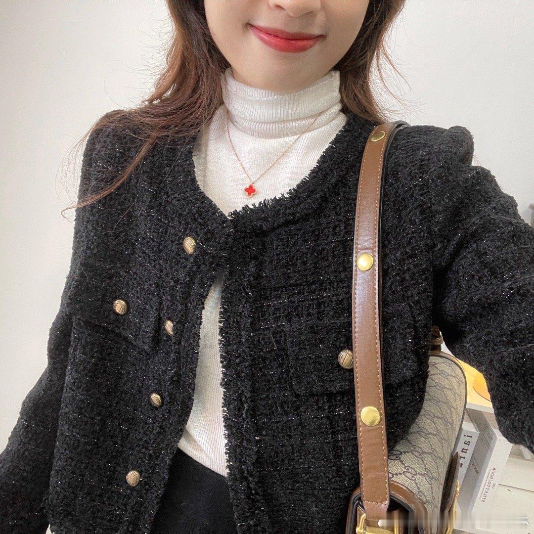 1/17晚20：00，年前最后一次上新咯！两个颜色哦，这款我的自留款，黑红都留下