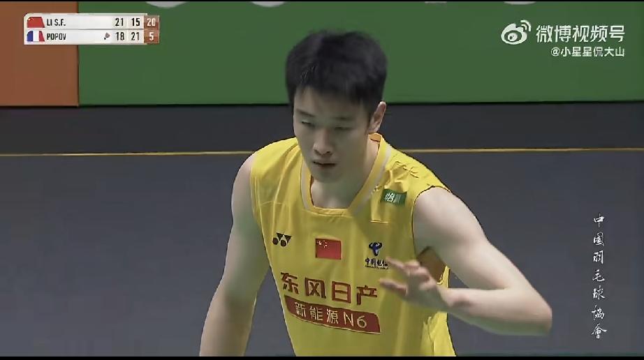 李诗沣🇨🇳威武！
决胜局血洗大波波夫🇫🇷，挺进2026年马来西亚羽毛球大