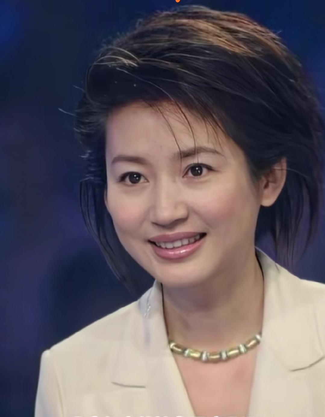 说起央视美女主持人，王小丫绝对是绕不开的存在。她曾是几代80、90后刻在记忆里的