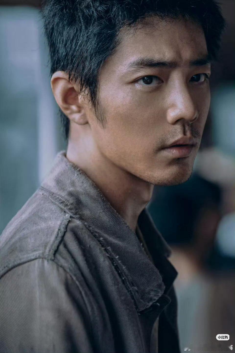 肖战回复侯鸿亮 😯大年初一又可以看《得闲谨制》了 