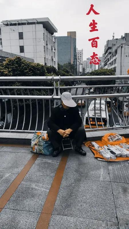 你知道不？有些苦啊，只能自己咬着牙悄悄熬过去。

长大之后才慢慢想通，好多委屈根