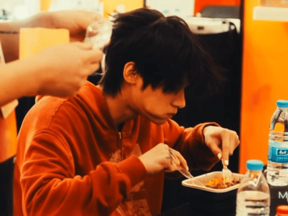 鲜少看到我家孩子吃得这么急 