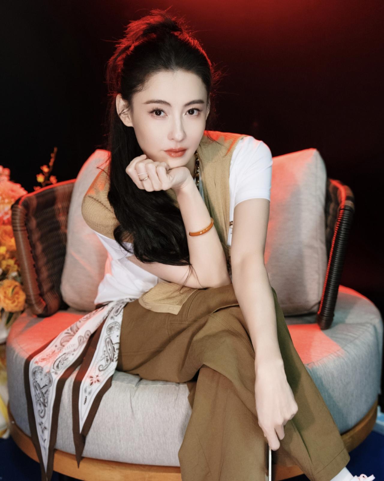 张柏芝自曝身体越来越差，半夜吃药，所有打算都做好准备了！
张柏芝最近在社交平台发